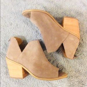 Susina Carina Peep Toe Booties Size 5